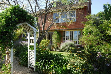 Adelaide University SA Accommodation in Bendigo