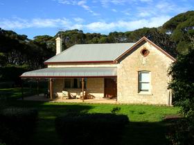 Dudley Villa - Accommodation in Bendigo 0