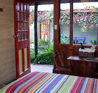 Red Poles - Accommodation in Bendigo