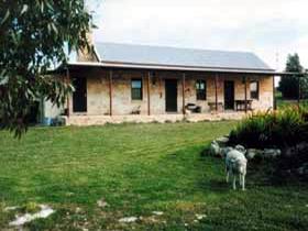 Mt Dutton Bay Woolshed Heritage Cottage - Accommodation in Bendigo 0