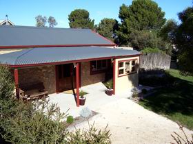 Toora Views - Accommodation in Bendigo 0
