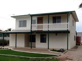 Louth Bay Holiday Apartment - Accommodation in Bendigo 0