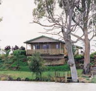 Mundic Grove Cottage - Accommodation in Bendigo