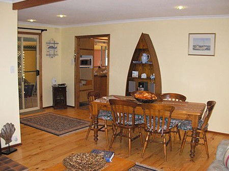 The Liteva Beach House - Accommodation in Bendigo 3