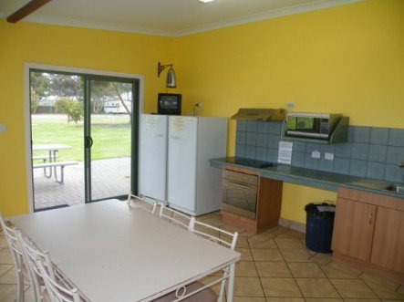 Edithburgh Caravan Park - Accommodation in Bendigo 4