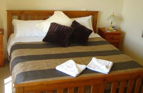 Riverfront Retreat - Accommodation in Bendigo 4