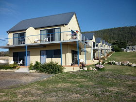 Diamond Island Resort - Beachfront Villas - Accommodation in Bendigo 0