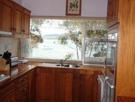 White Beach By The Water Holiday Accommodation - Accommodation in Bendigo 2