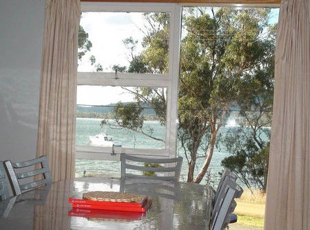 White Beach By The Water Holiday Accommodation - Accommodation in Bendigo 3