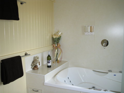 Barking Owl Retreat - Accommodation in Bendigo 3