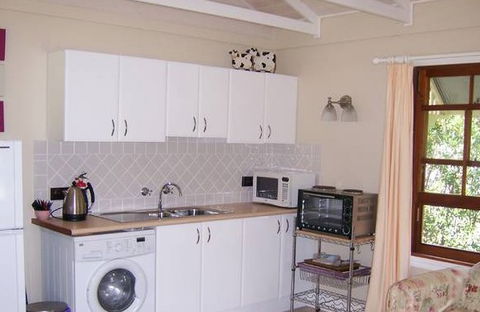 Hillcrest Cottage - Accommodation in Bendigo 4