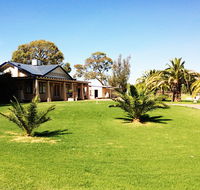 Curlwaa Caravan Park - Accommodation in Bendigo