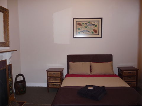 Cottage On Rowe - Accommodation in Bendigo 0