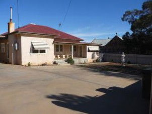 Townhouse Five - Accommodation in Bendigo 1