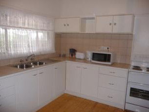 Townhouse Five - Accommodation in Bendigo 2