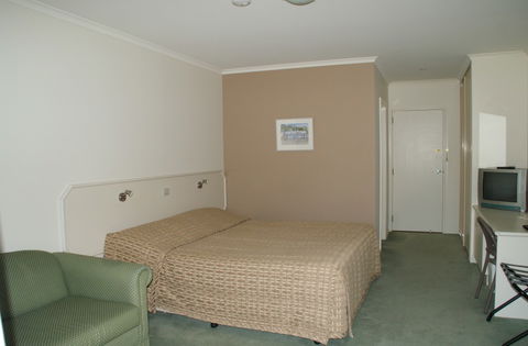 Deniliquin Country Club Motor Inn - Accommodation in Bendigo 1