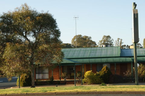 Deniliquin Country Club Motor Inn - Accommodation in Bendigo 2