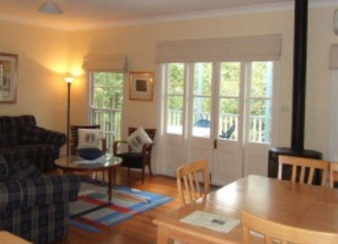 AppleBlossom Cottage - Accommodation in Bendigo 4