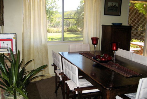 Flag Springs Bush Retreat - Accommodation in Bendigo 1