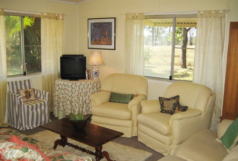 Flag Springs Bush Retreat - Accommodation in Bendigo 3