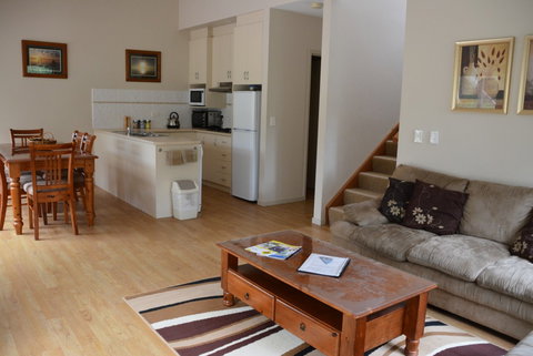 Wattle Point Waterfront Retreat - Accommodation in Bendigo 4