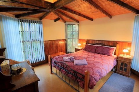 Stanley Lakeside Spa Cabins - Accommodation in Bendigo 2