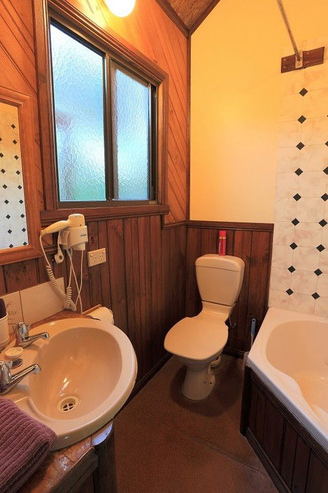 Stanley Lakeside Spa Cabins - Accommodation in Bendigo 3