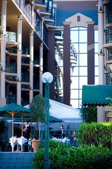 Amora Riverwalk Melbourne - Accommodation in Bendigo 14