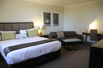 Riverside Oaks Golf Resort - Accommodation in Bendigo 18