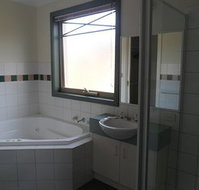 Australian Home Away  Box Hill 32 - Accommodation in Bendigo