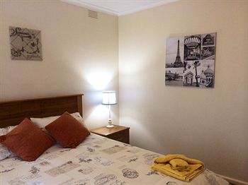 Australian Home Away @ Doncaster Grange Park - Accommodation in Bendigo 4