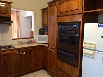 Australian Home Away @ Doncaster Grange Park - Accommodation in Bendigo 12