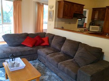 Australian Home Away @ Doncaster Grange Park - Accommodation in Bendigo 17