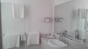 Branxton House Motel, Hunter Valley - Accommodation in Bendigo 10