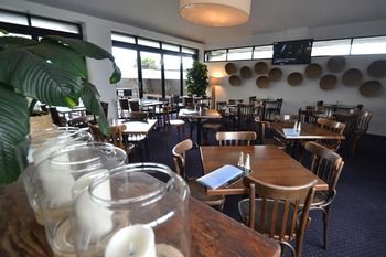 Crossroads Hotel Liverpool - Accommodation in Bendigo 9