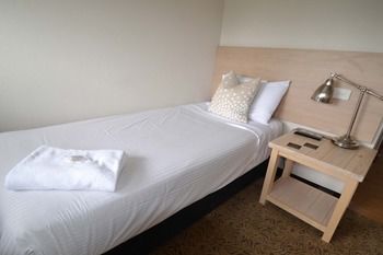 Crossroads Hotel Liverpool - Accommodation in Bendigo 23