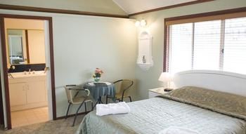 Santosa Cottage - Accommodation in Bendigo 4