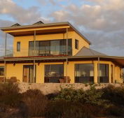 Dolphin Holiday House - Accommodation in Bendigo