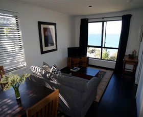Hamptons On The Bay - Accommodation in Bendigo 1