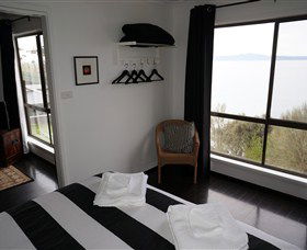 Hamptons On The Bay - Accommodation in Bendigo 5