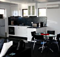 Rosie's Cottage and Town House - Accommodation in Bendigo