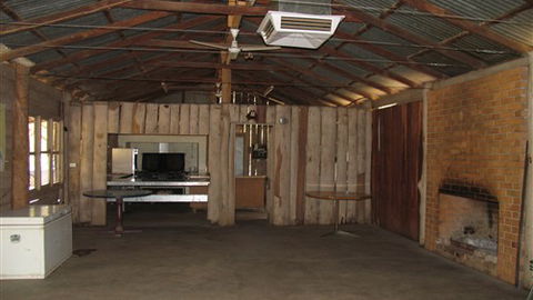 TreeTops Log Cabin - Accommodation in Bendigo 0