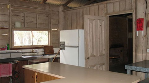 TreeTops Log Cabin - Accommodation in Bendigo 1
