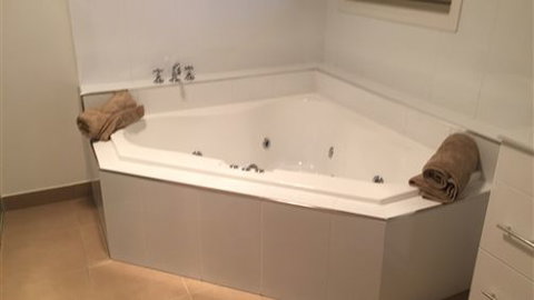 Curdievale Riverfront Lodge - Accommodation in Bendigo 2