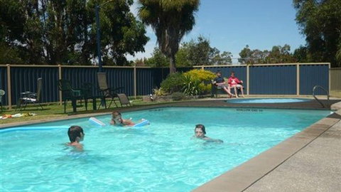 Halls Haven Resort - Accommodation in Bendigo 2