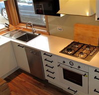 Wallace's - Crystal Creek Chalet 1 - Accommodation in Bendigo