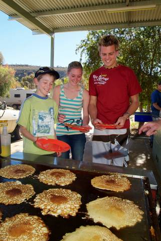 BIG4 MacDonnell Range Holiday Park - Accommodation in Bendigo 2