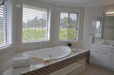 Ghost Riders Vineyard Lodge - Accommodation in Bendigo 0