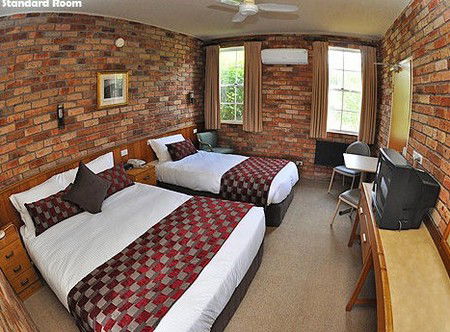 Log Cabin - Accommodation in Bendigo 0