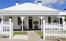 Smoky Cape Lighthouse Bed And Breakfast - Accommodation in Bendigo 2